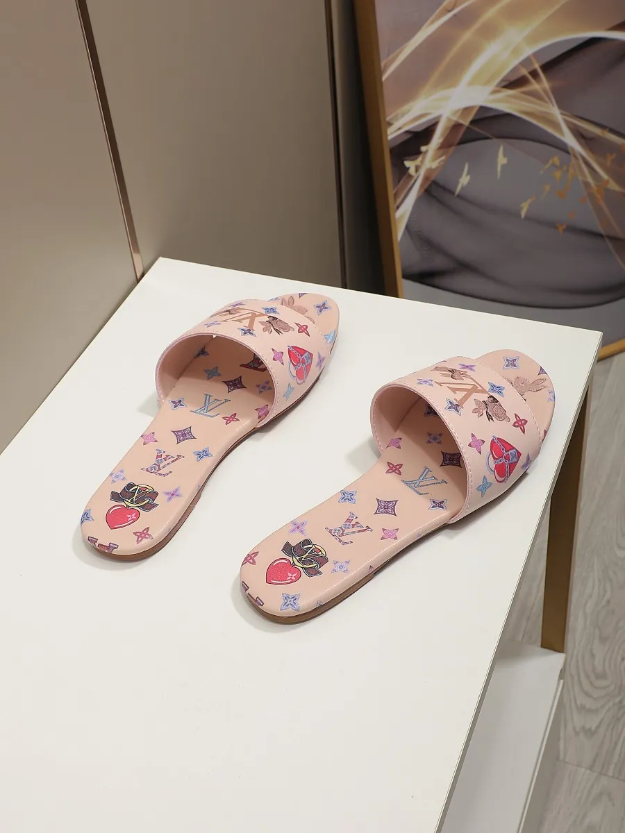 👟👟Ex-factory price 320👟👟 LV’s new flat-low flip-flops, 5D printed jade rabbit pattern, cowhide surface and sheepskin lining, genuine leather bottom imported from Italy, size 35-41